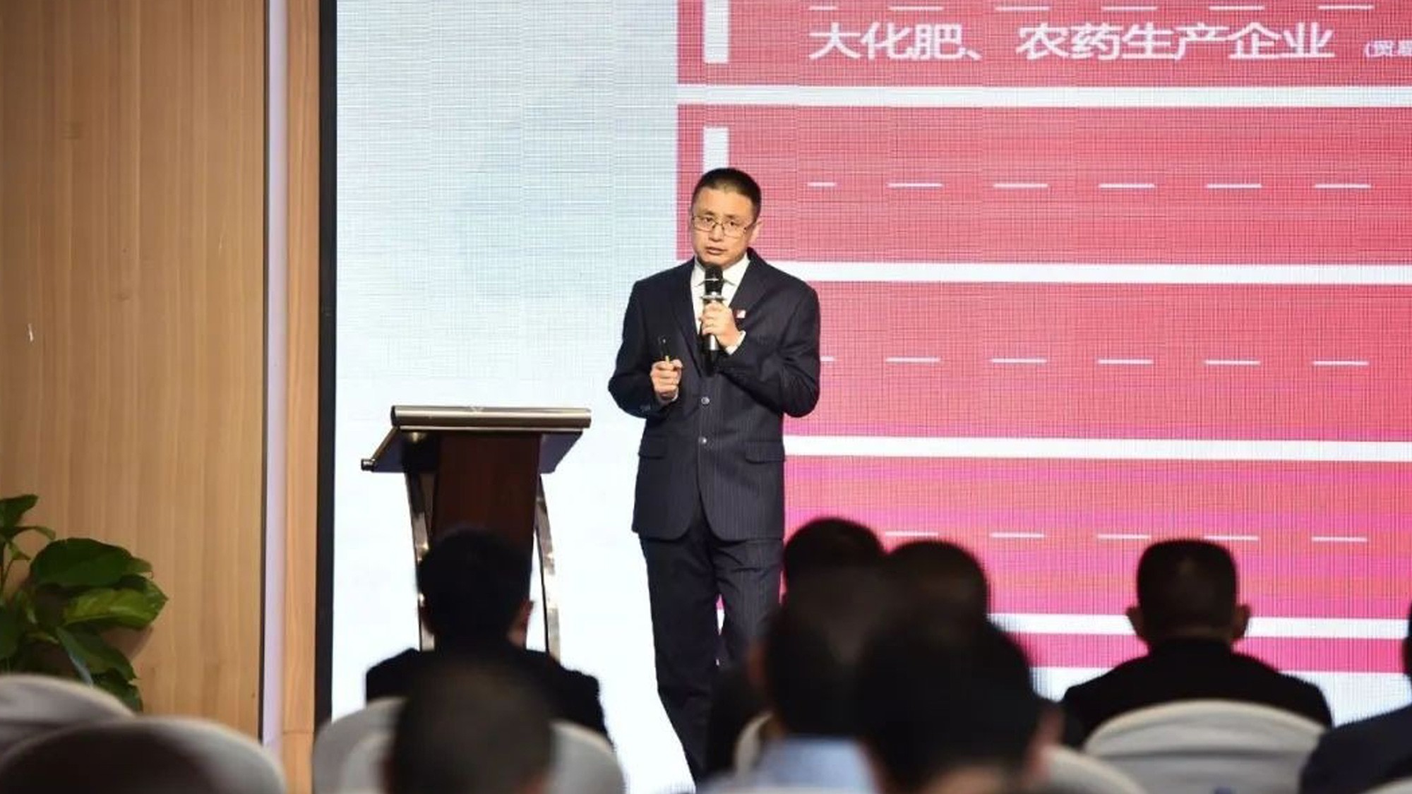 瑞年特肥——中國(guó)特肥市場(chǎng)的分化和未來(lái)新趨勢(shì)、新機(jī)遇